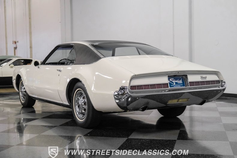 Oldsmobile-Toronado-1967-Provincial-White-Blue-9