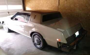 Oldsmobile-Toronado-1981