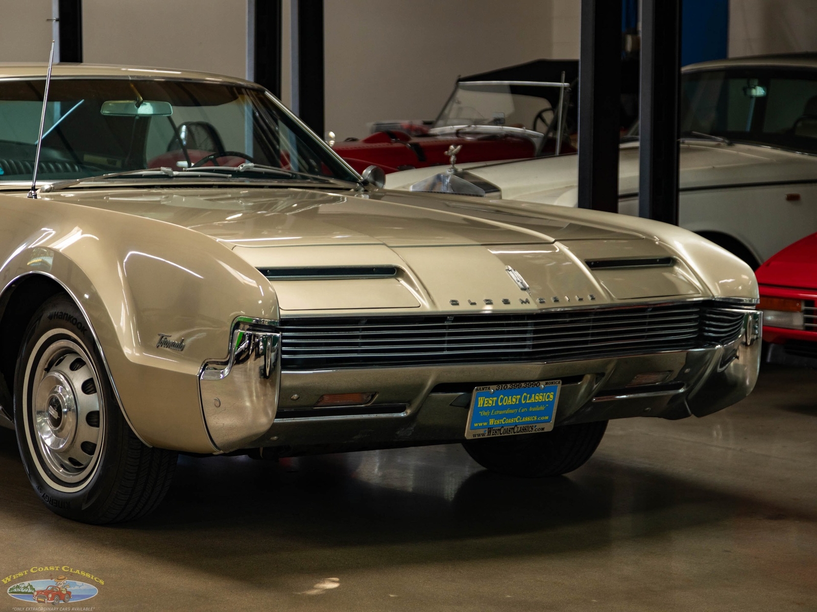 Oldsmobile-Toronado-Deluxe-1966-2-Door-Hardtop-11