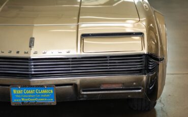 Oldsmobile-Toronado-Deluxe-1966-2-Door-Hardtop-15