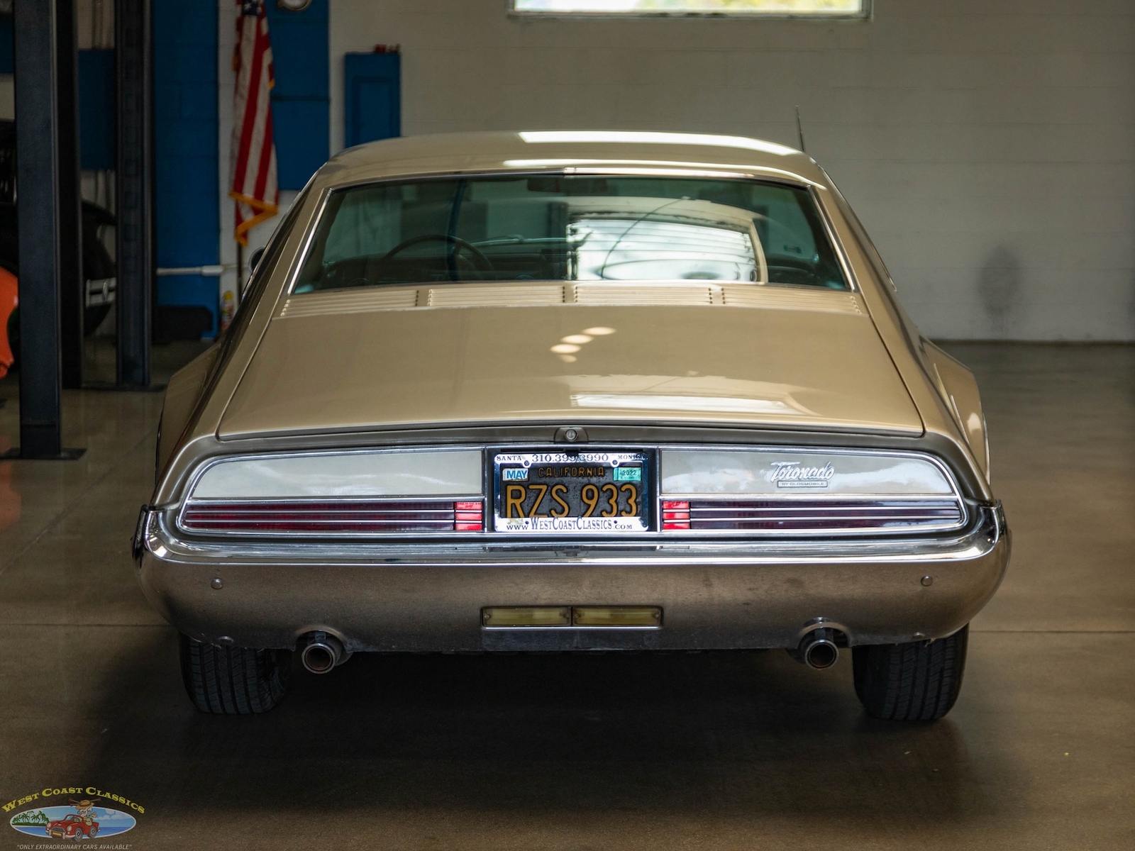 Oldsmobile-Toronado-Deluxe-1966-2-Door-Hardtop-16