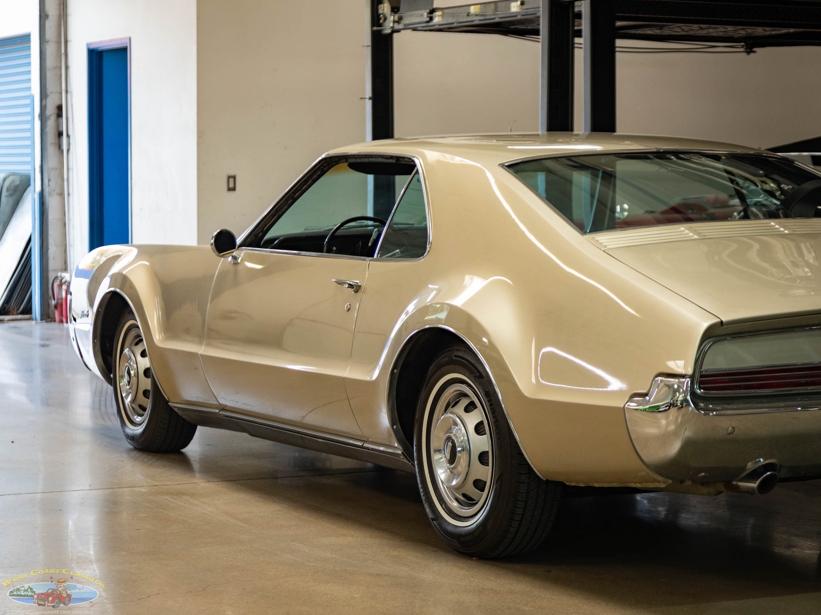 Oldsmobile-Toronado-Deluxe-1966-2-Door-Hardtop-21