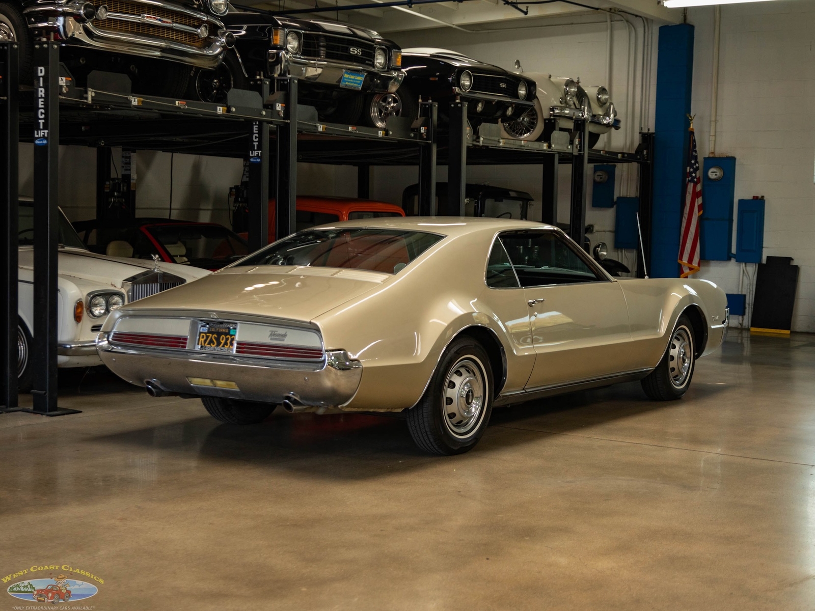 Oldsmobile-Toronado-Deluxe-1966-2-Door-Hardtop-23