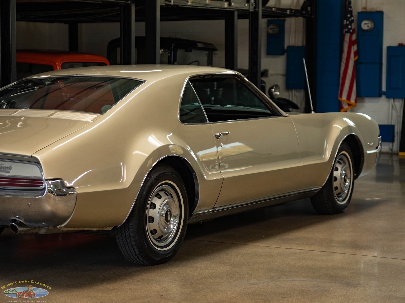Oldsmobile-Toronado-Deluxe-1966-2-Door-Hardtop-25