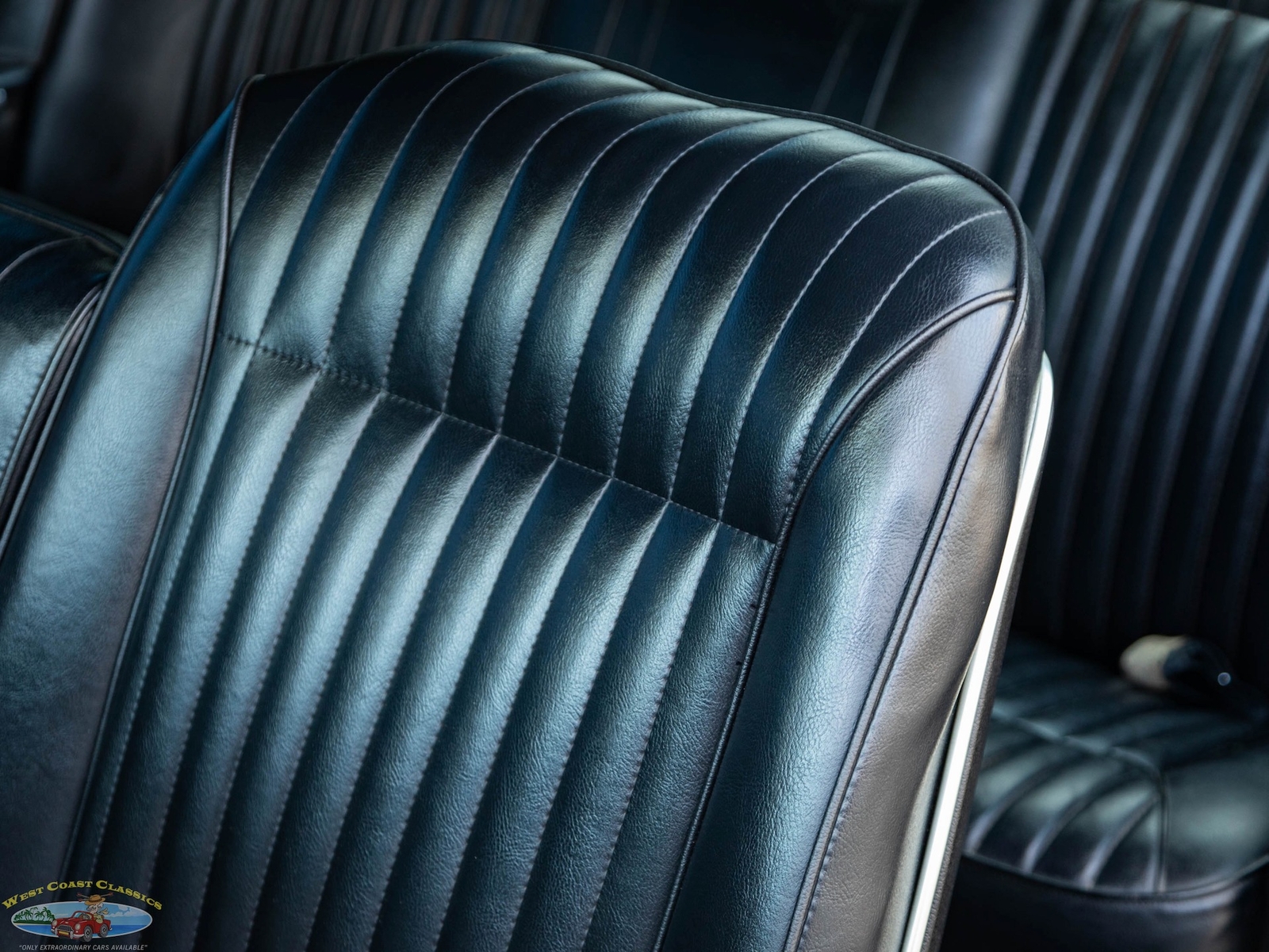 Oldsmobile-Toronado-Deluxe-1966-2-Door-Hardtop-28