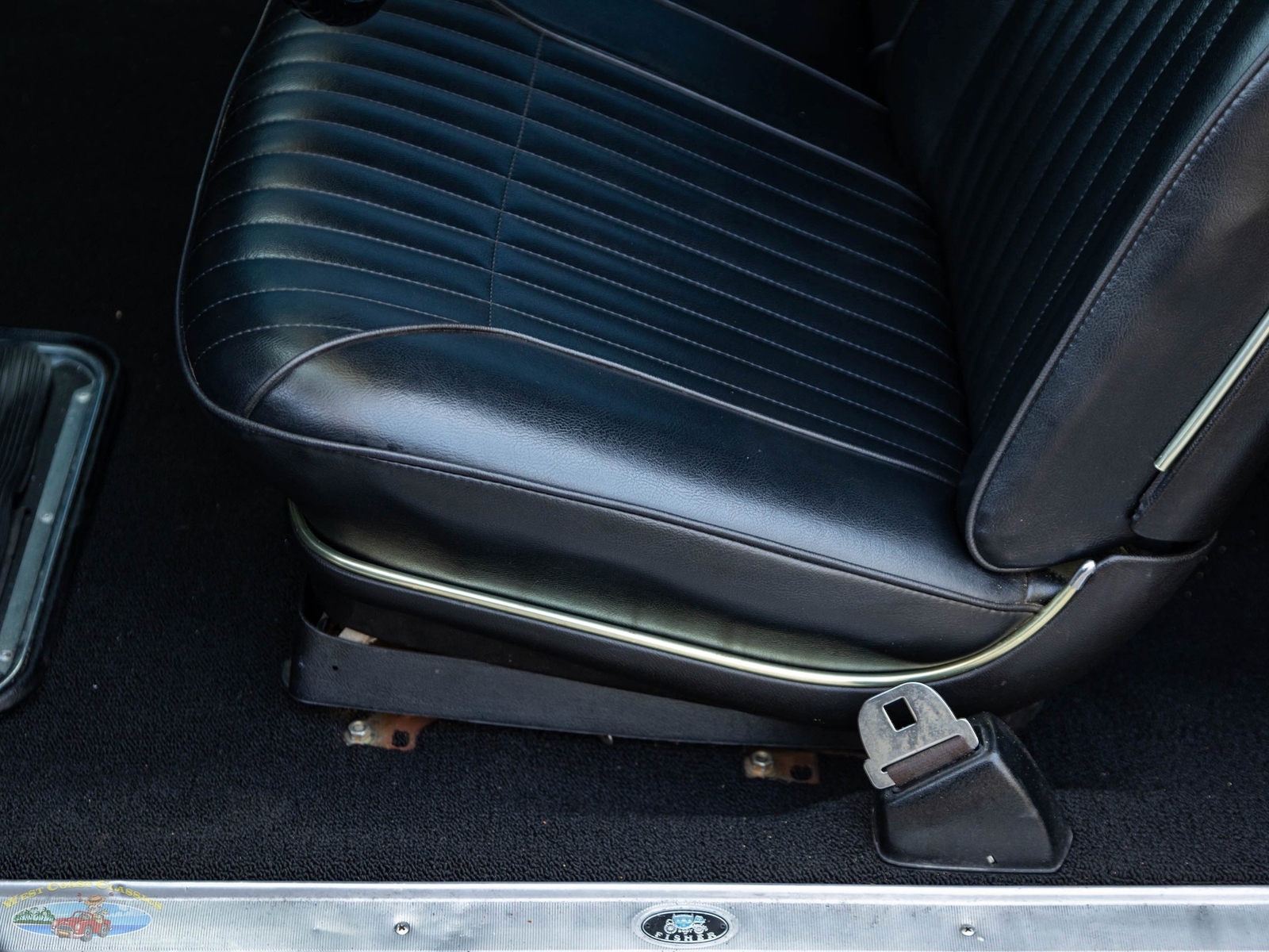 Oldsmobile-Toronado-Deluxe-1966-2-Door-Hardtop-31