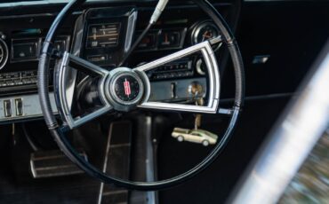 Oldsmobile-Toronado-Deluxe-1966-2-Door-Hardtop-34