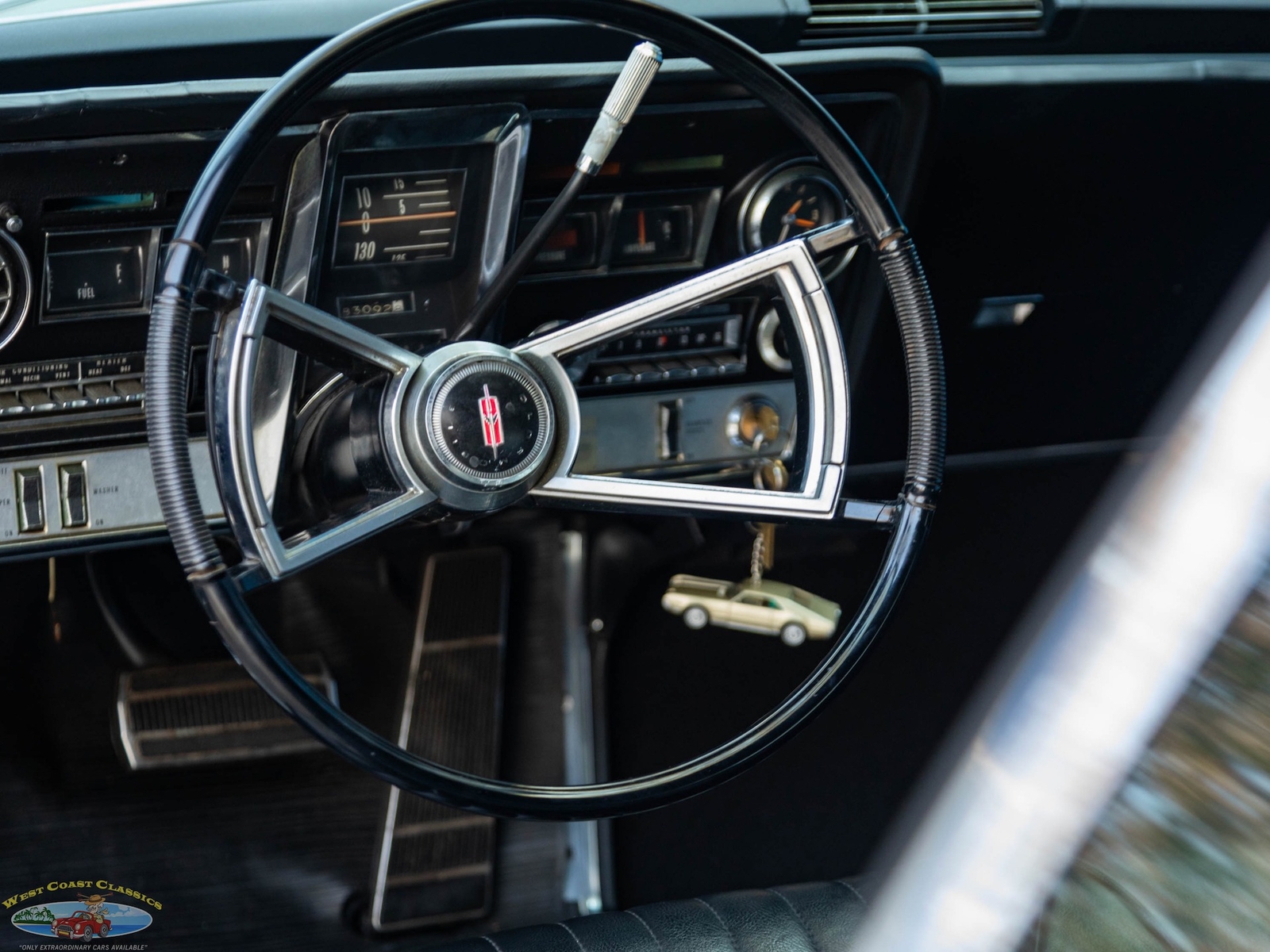 Oldsmobile-Toronado-Deluxe-1966-2-Door-Hardtop-34