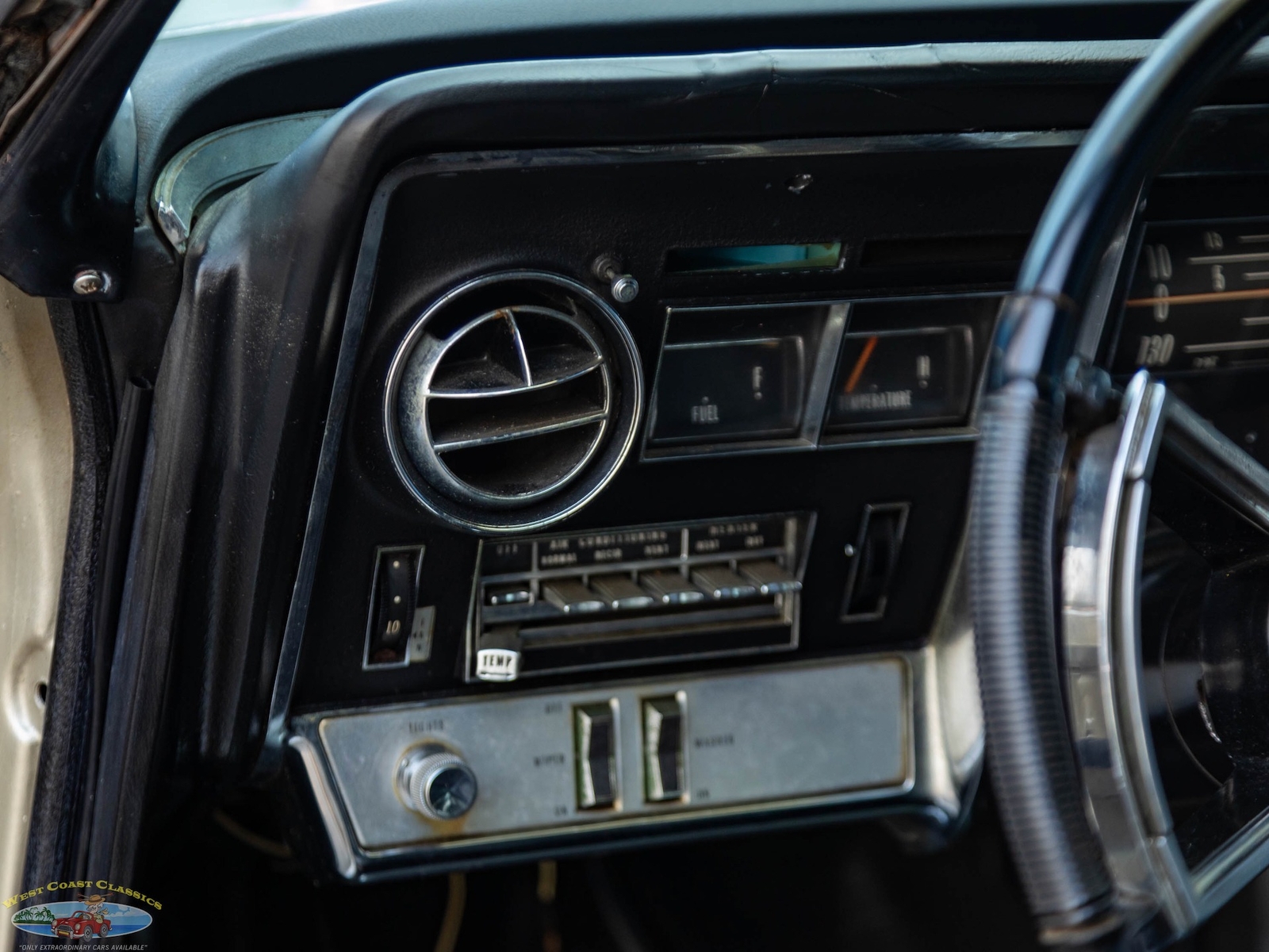 Oldsmobile-Toronado-Deluxe-1966-2-Door-Hardtop-35