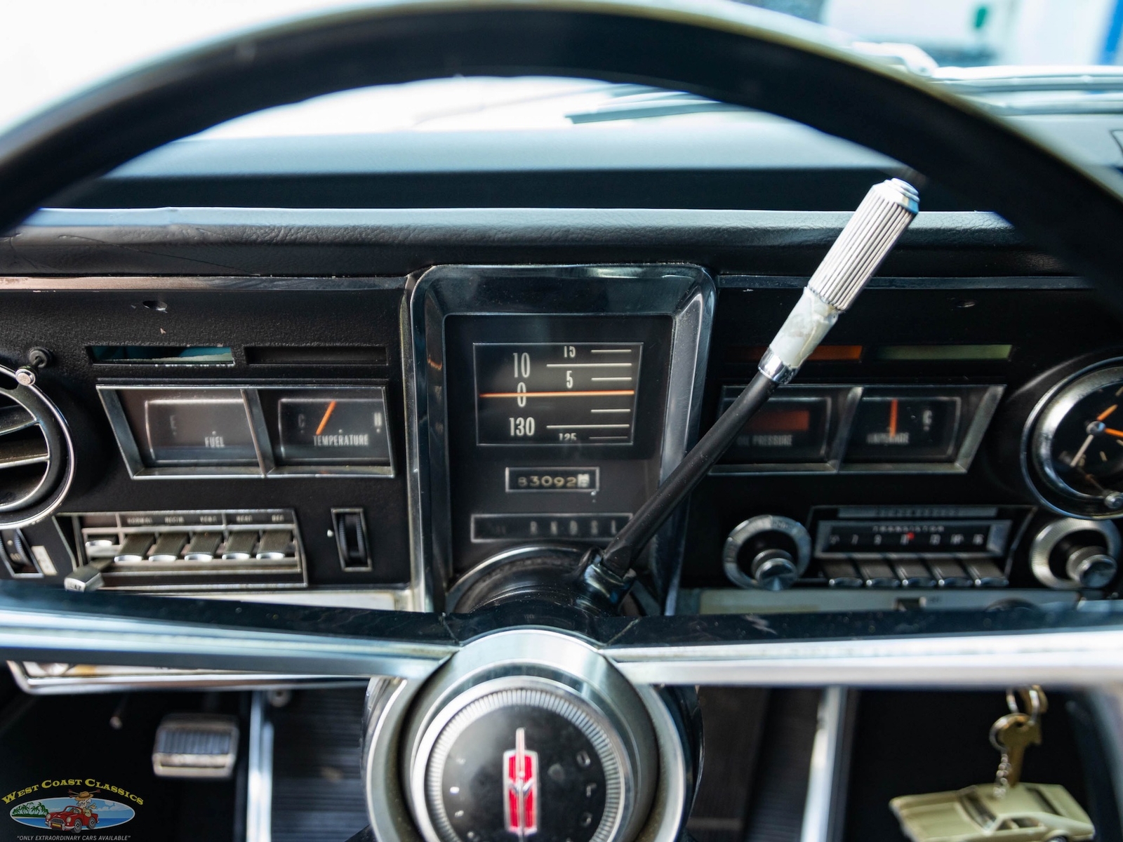 Oldsmobile-Toronado-Deluxe-1966-2-Door-Hardtop-36