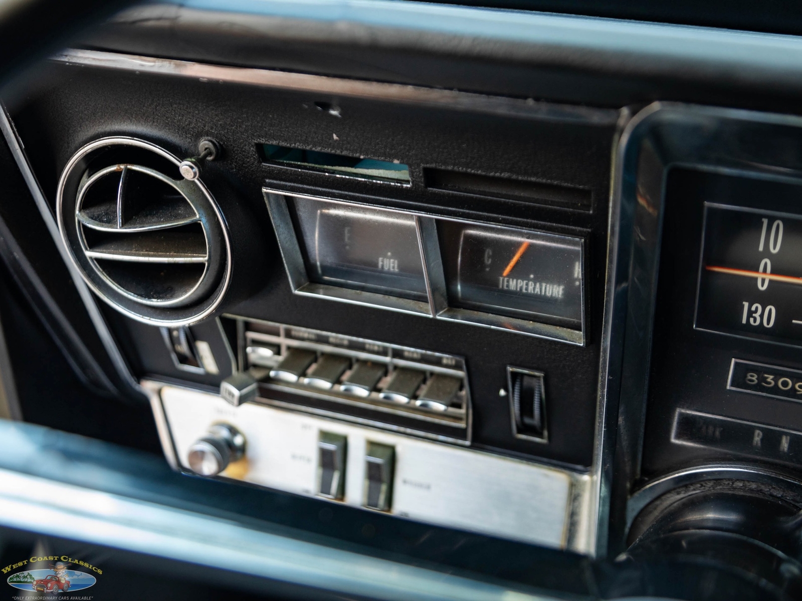 Oldsmobile-Toronado-Deluxe-1966-2-Door-Hardtop-37