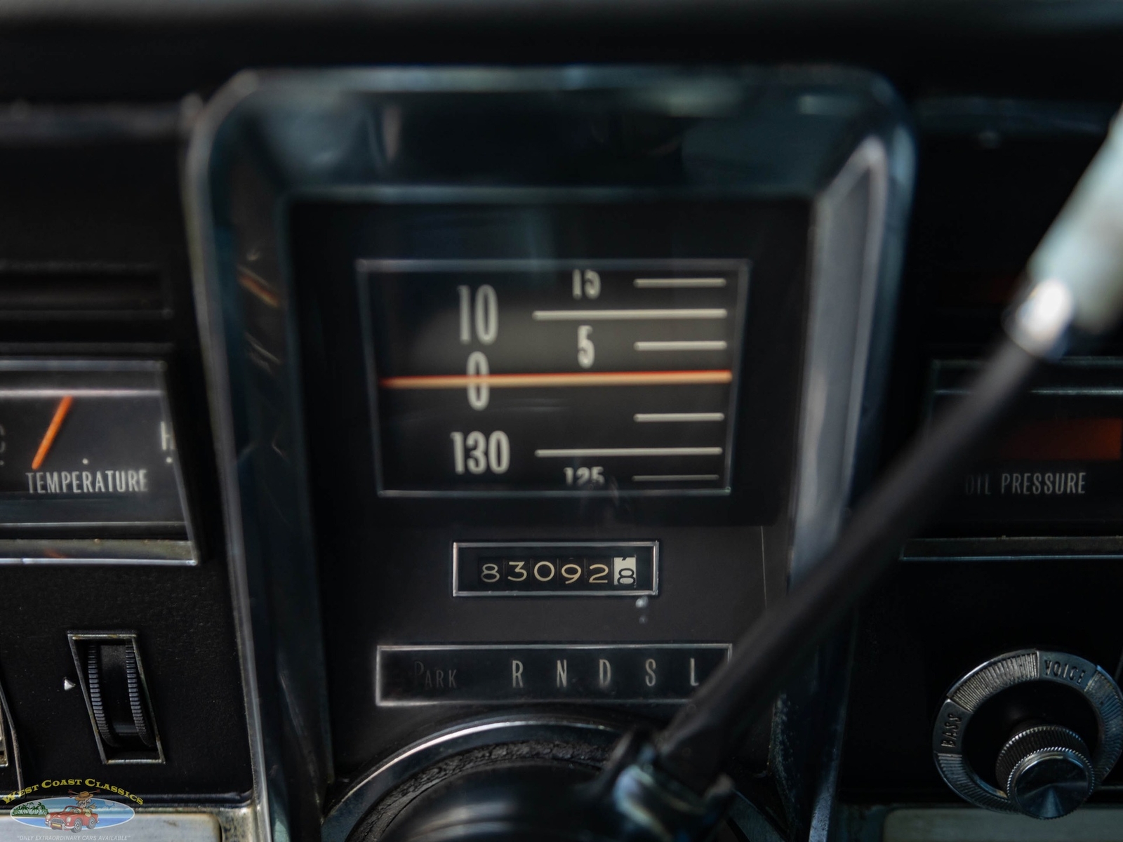 Oldsmobile-Toronado-Deluxe-1966-2-Door-Hardtop-38
