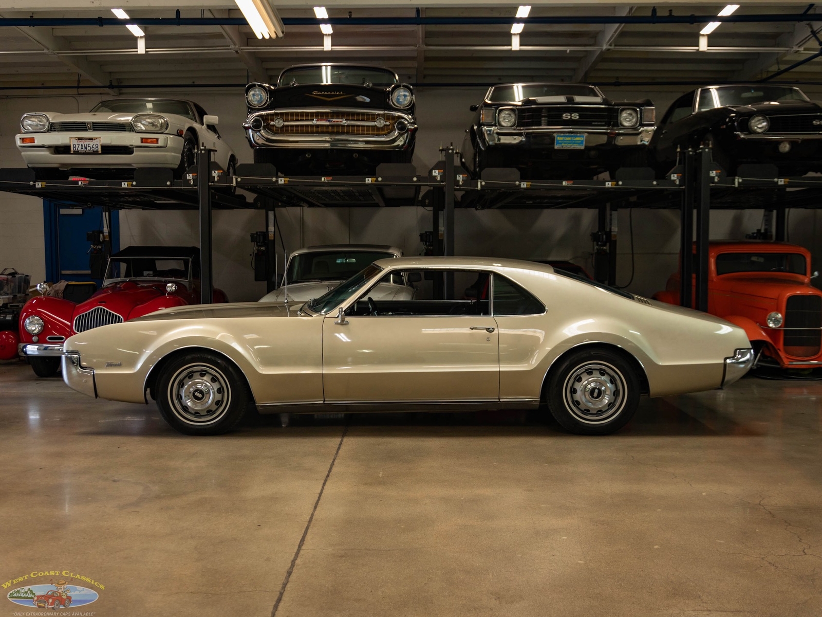 Oldsmobile-Toronado-Deluxe-1966-2-Door-Hardtop-5