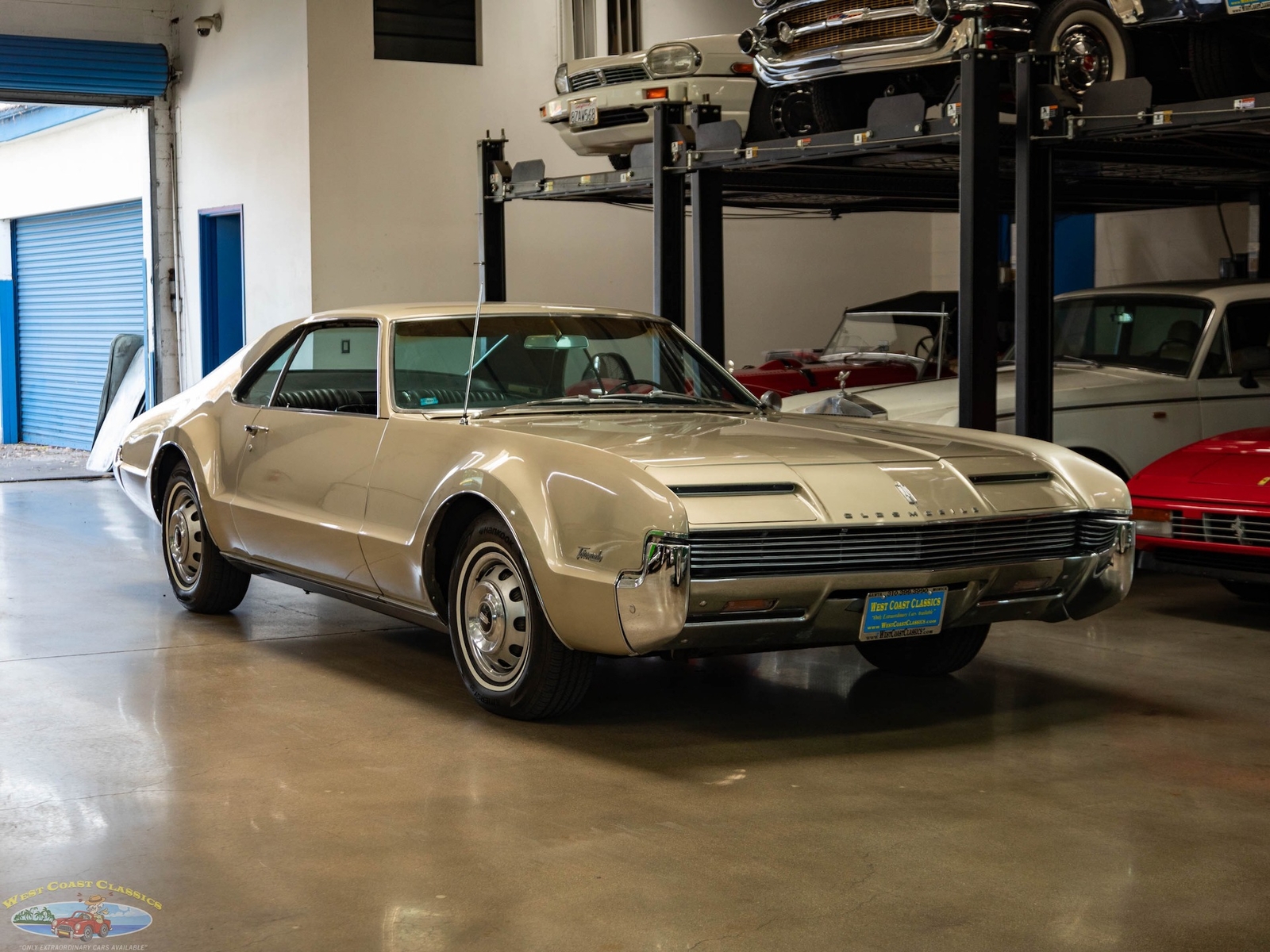Oldsmobile-Toronado-Deluxe-1966-2-Door-Hardtop-9