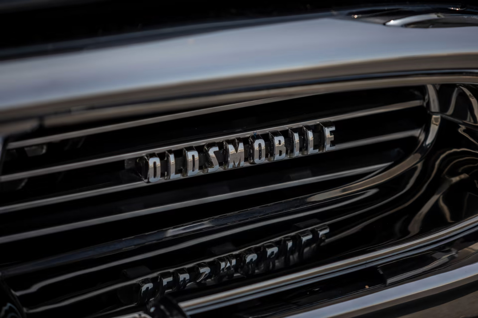 Oldsmobile-Two-Post-Rocket-88-Runabout-1956-Coupe-7