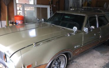 Oldsmobile-Vista-cruiser-1969-Green-10