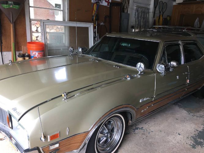 Oldsmobile-Vista-cruiser-1969-Green-10