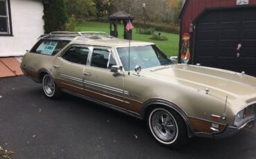 Oldsmobile-Vista-cruiser-1969-Green-13