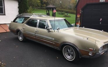 Oldsmobile-Vista-cruiser-1969-Green