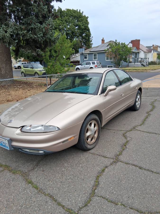 Oldsmobile-aurora-1995