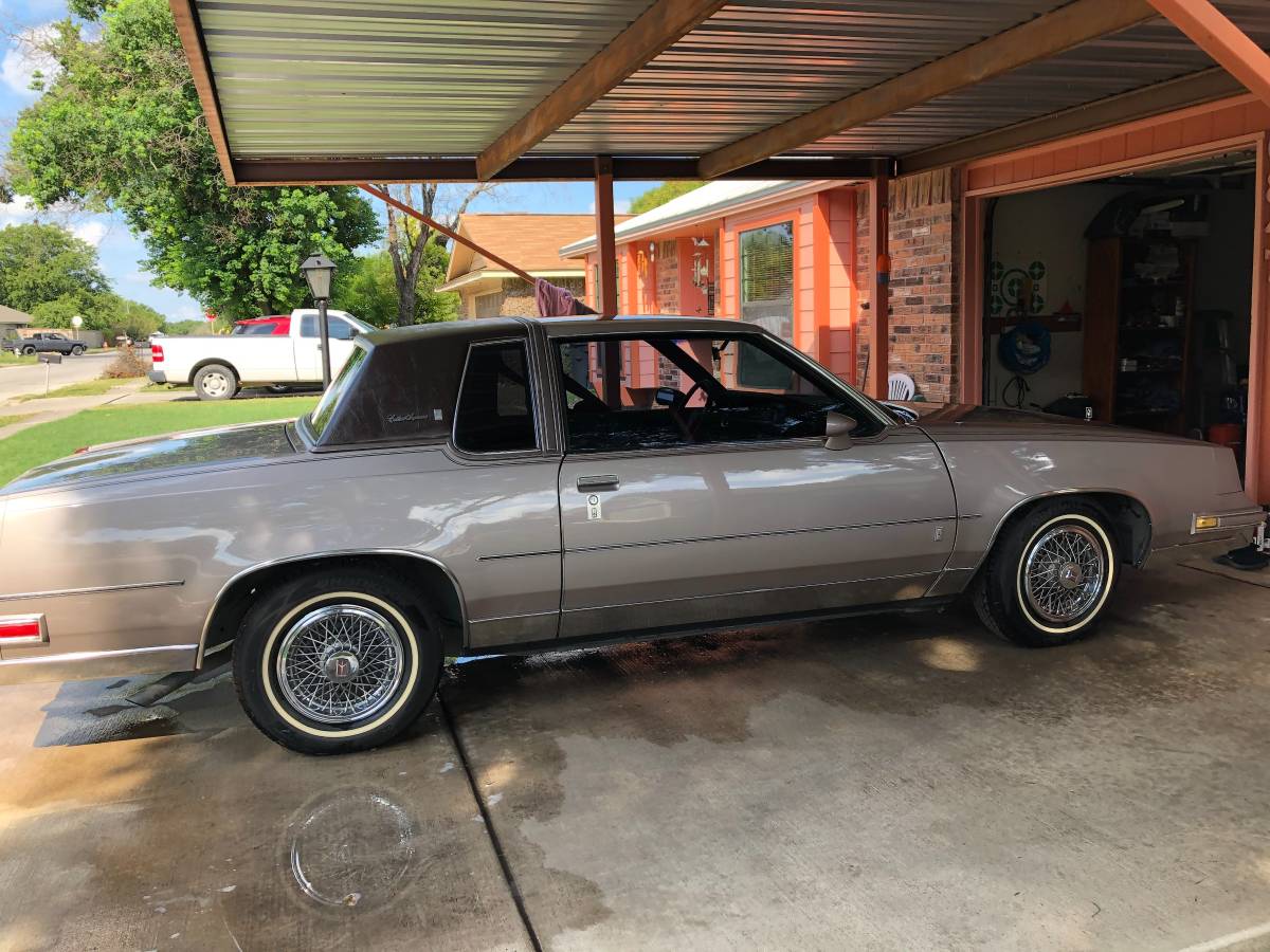 Oldsmobile-brougham-coupe-1984-custom-1