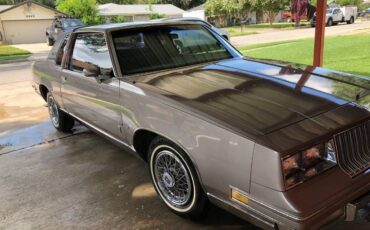 Oldsmobile-brougham-coupe-1984-custom