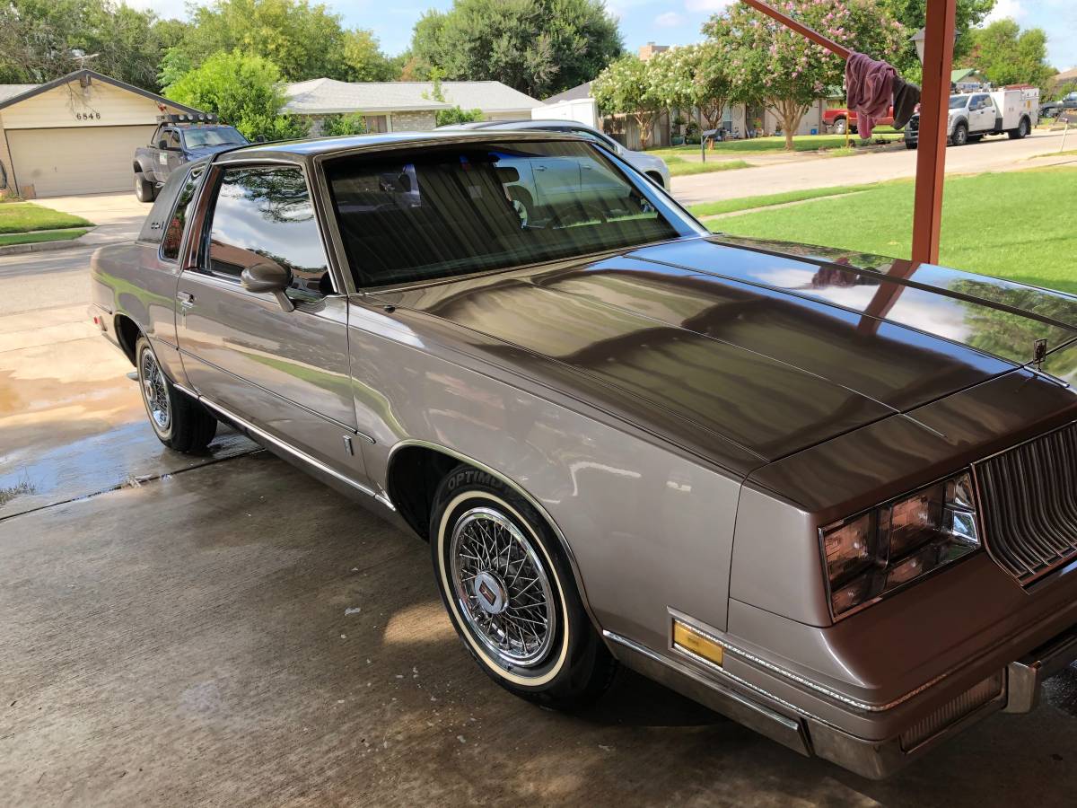 Oldsmobile-brougham-coupe-1984-custom