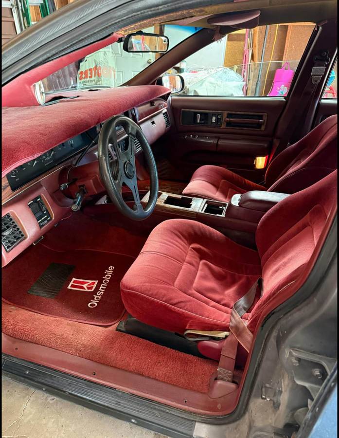 Oldsmobile-custom-cruiser-1991-2