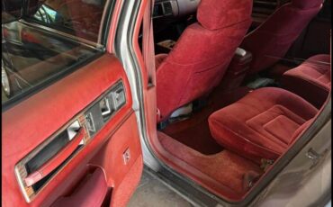 Oldsmobile-custom-cruiser-1991-4