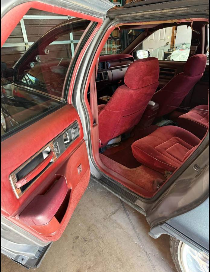 Oldsmobile-custom-cruiser-1991-4