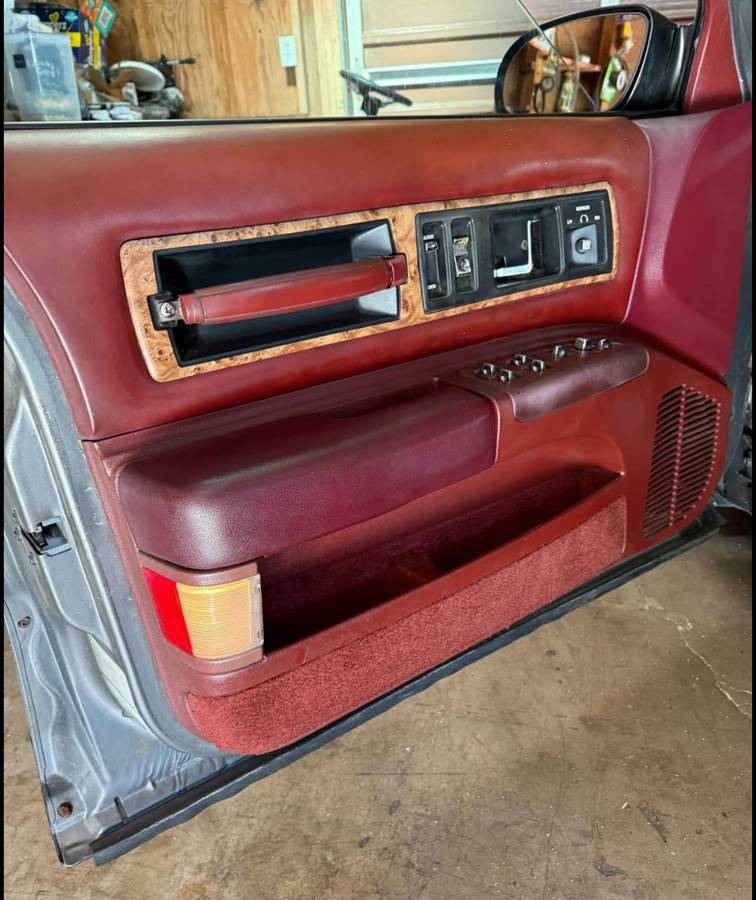 Oldsmobile-custom-cruiser-1991-5