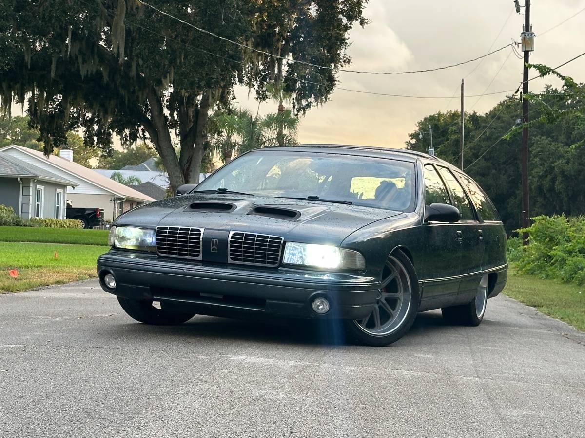 Oldsmobile-custom-cruiser-1991-8