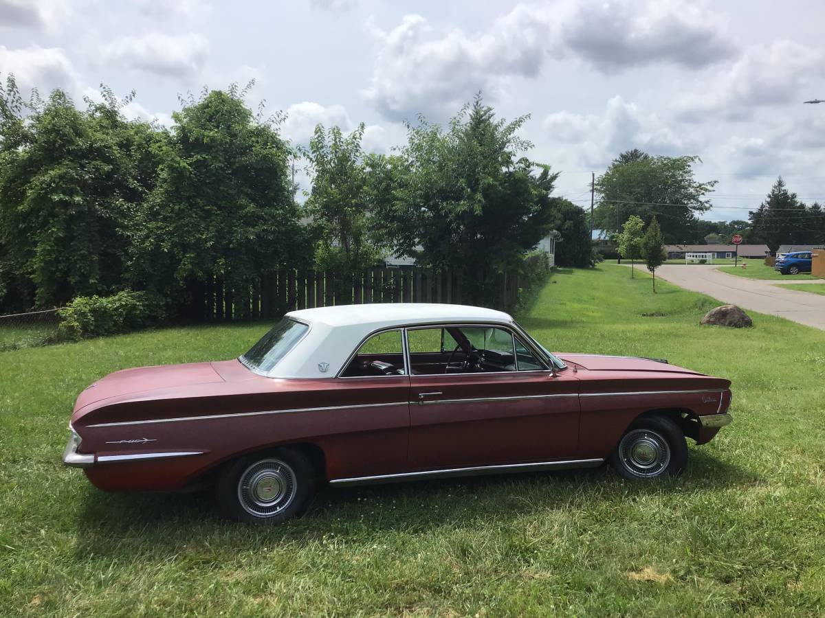 Oldsmobile-cutlass-1962-red-2