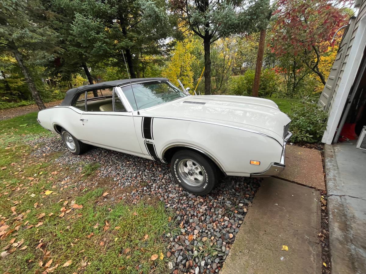 Oldsmobile-cutlass-1968-white-14