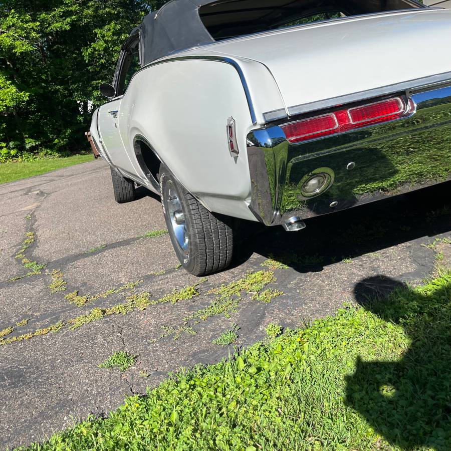 Oldsmobile-cutlass-1968-white-3