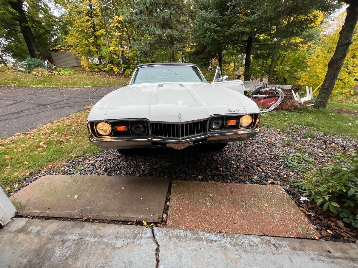 Oldsmobile-cutlass-1968-white