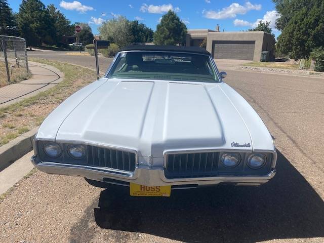 Oldsmobile-cutlass-1969-white-1