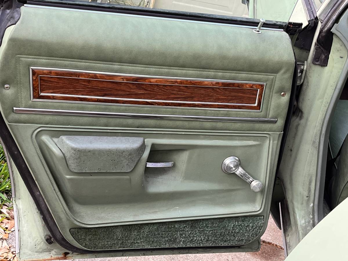 Oldsmobile-cutlass-1974-green-17
