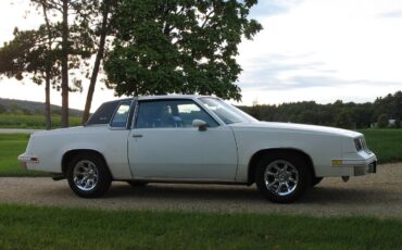 Oldsmobile-cutlass-1982-white-1