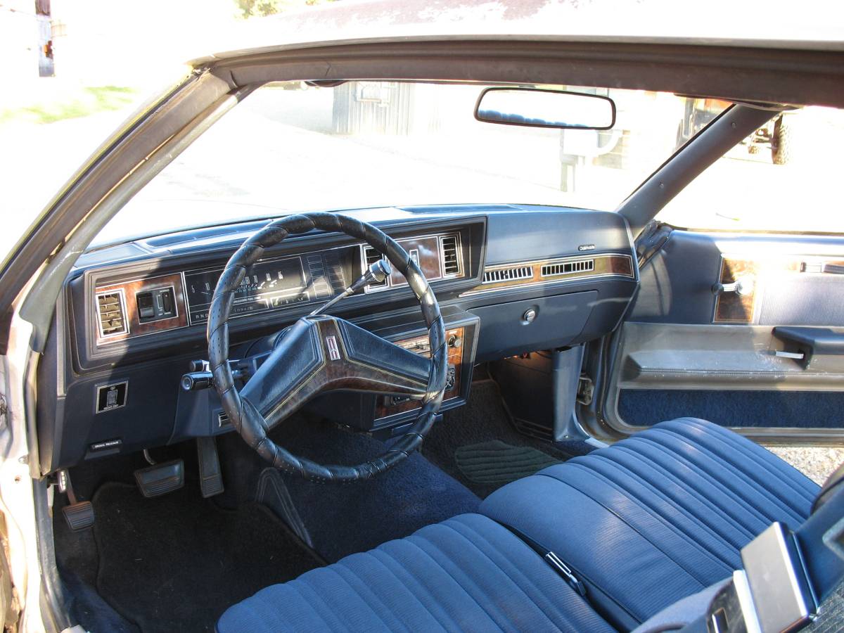 Oldsmobile-cutlass-1982-white-10