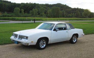 Oldsmobile-cutlass-1982-white