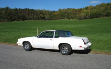 Oldsmobile-cutlass-1982-white-4