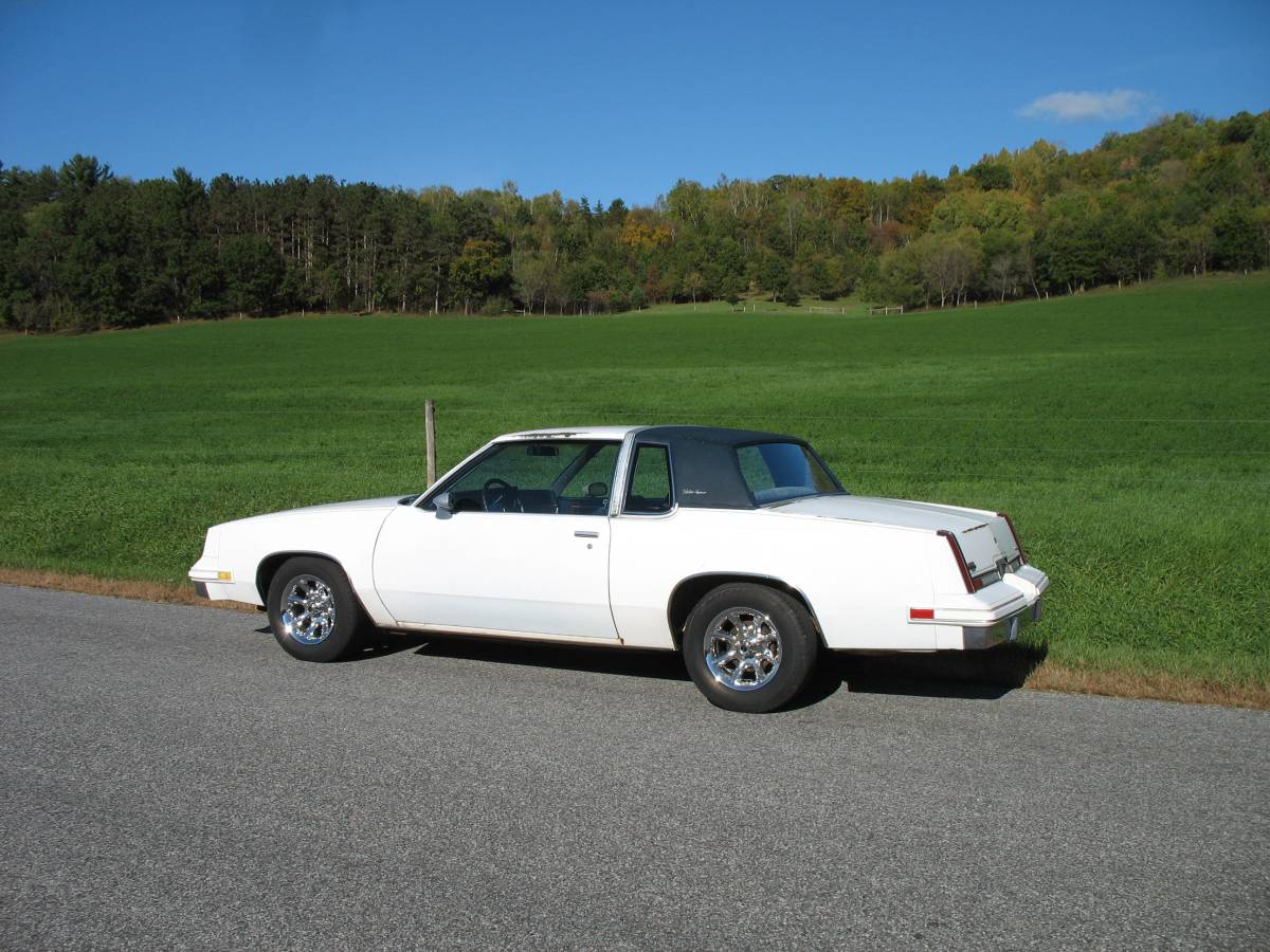 Oldsmobile-cutlass-1982-white-4