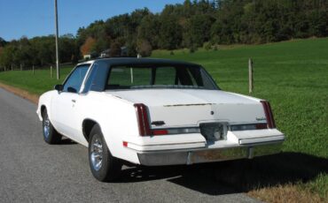 Oldsmobile-cutlass-1982-white-5