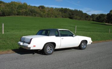 Oldsmobile-cutlass-1982-white-6