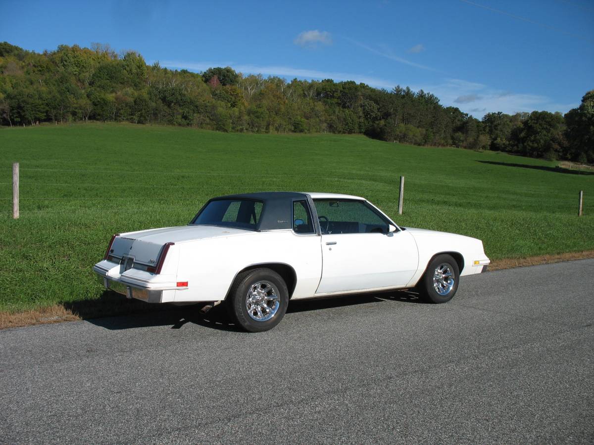Oldsmobile-cutlass-1982-white-6