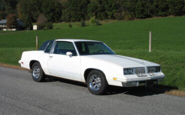 Oldsmobile-cutlass-1982-white-7