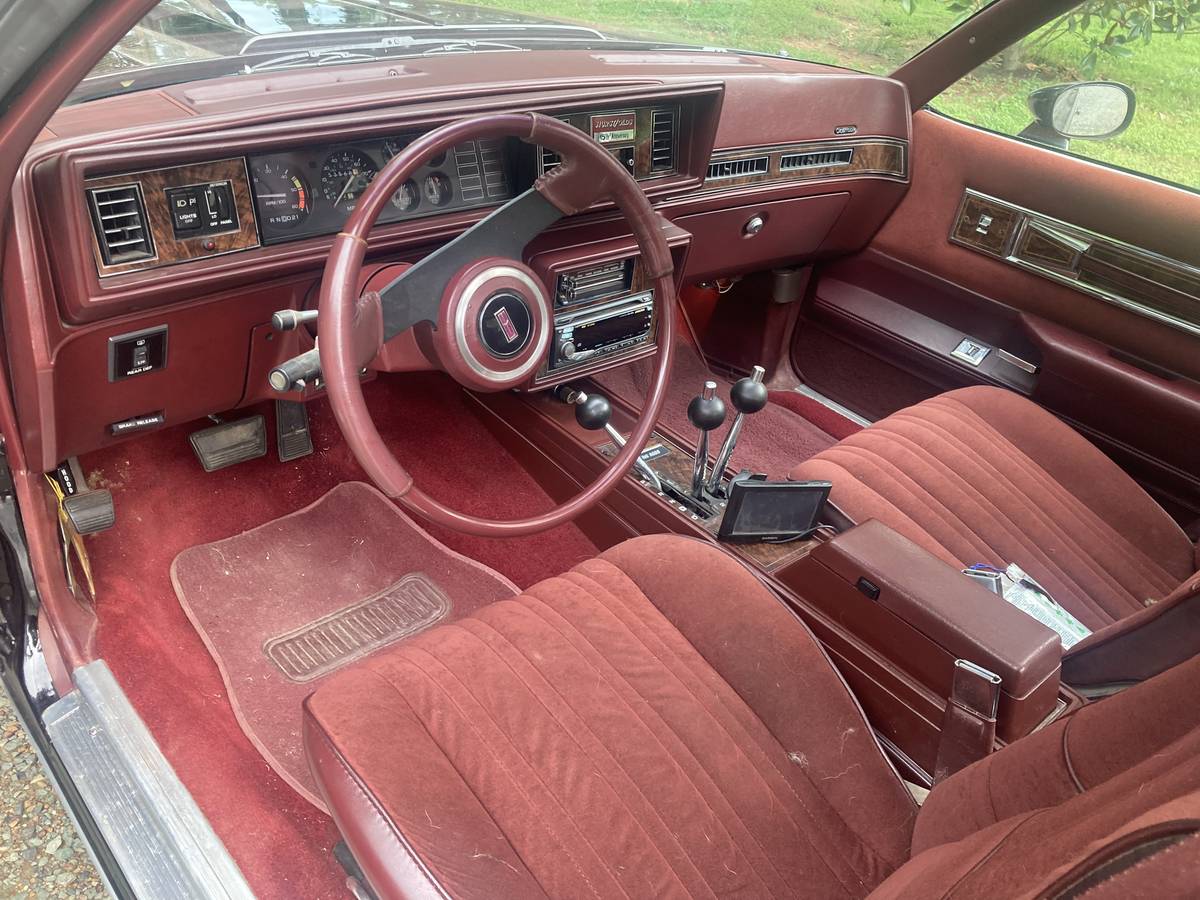 Oldsmobile-cutlass-1983-black-6