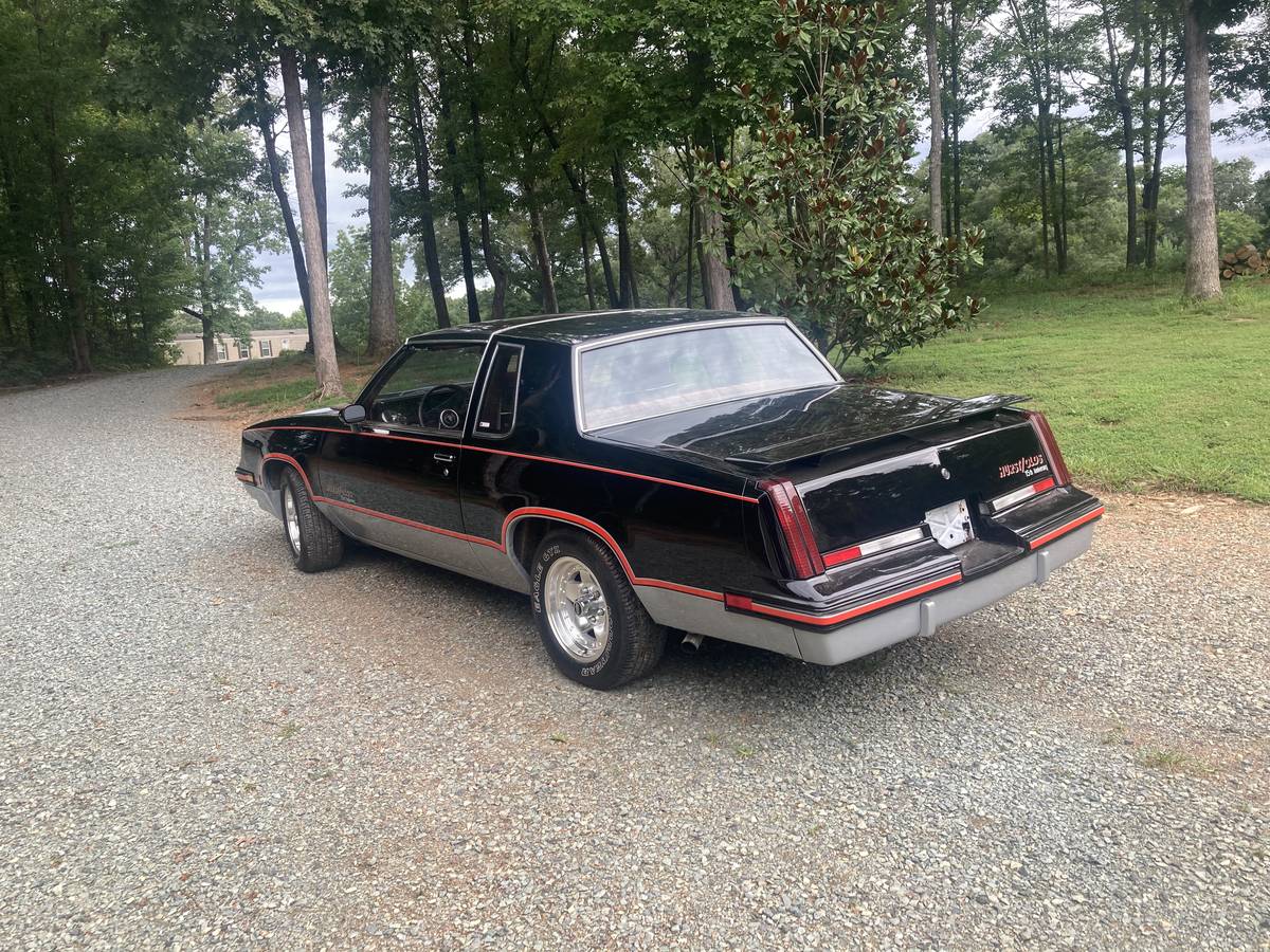 Oldsmobile-cutlass-1983-black