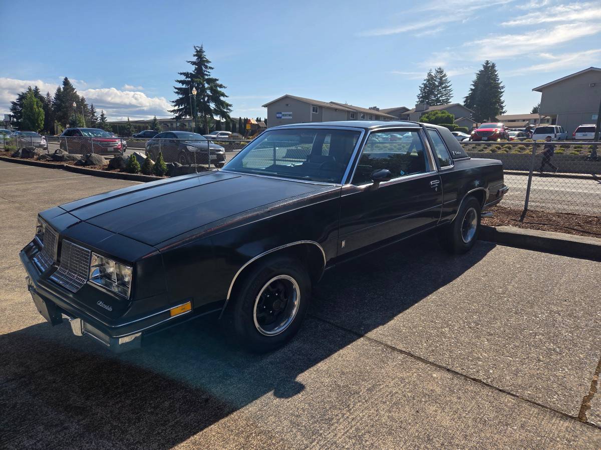 Oldsmobile-cutlass-1985-black-1